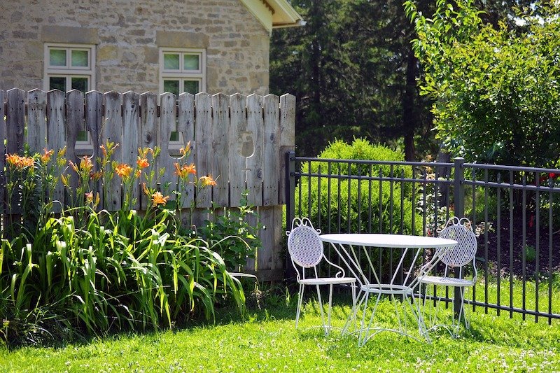 6 Different Types of Fences to Spruce Up Your Yard - TNA Concrete